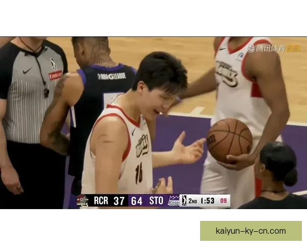 杨瀚森6分4篮板遭恶意抱摔裁判判罚引球迷狂嘘